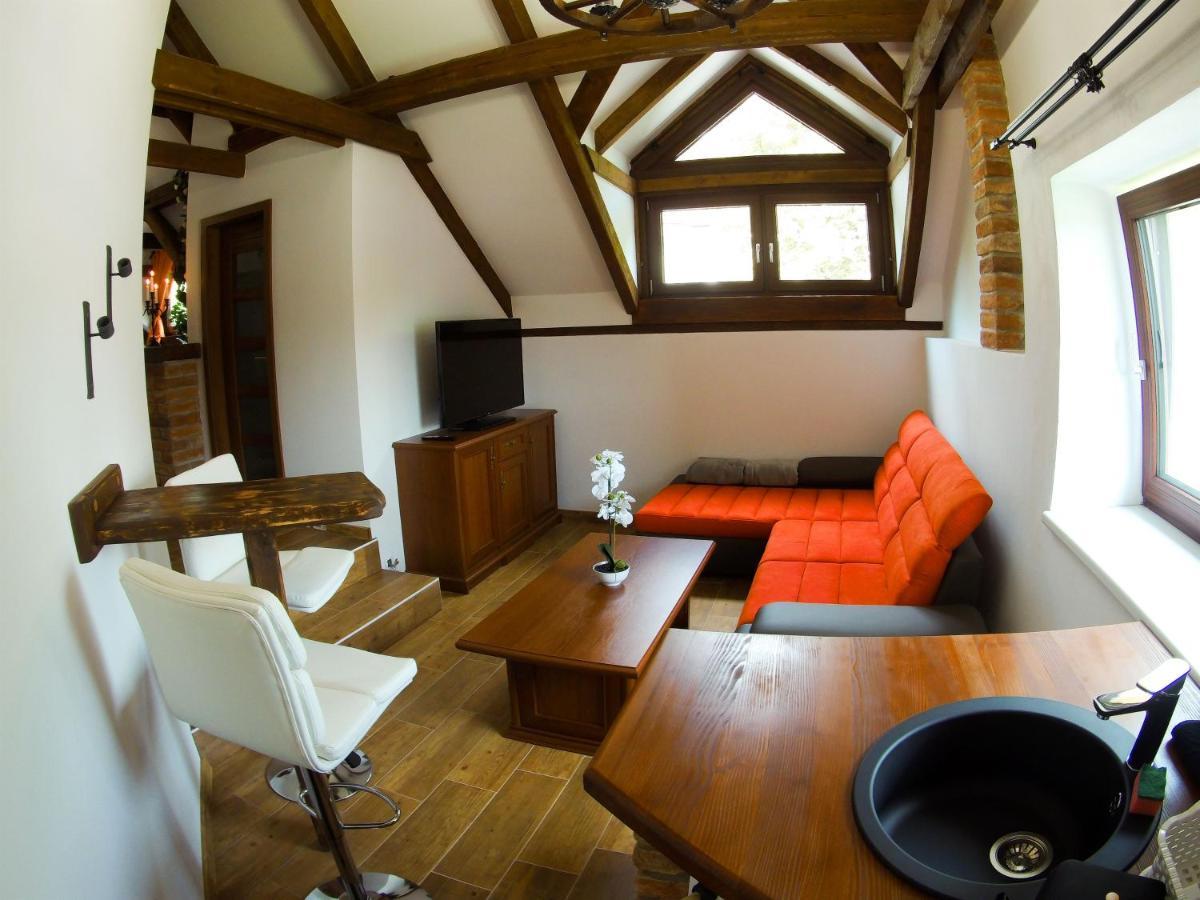 Apartmanovy Dum 13 Podkrovi 2 *